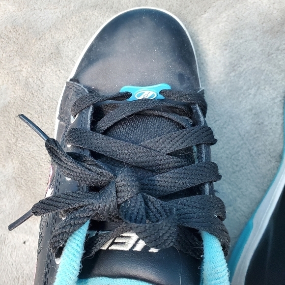 Heelys black and blue with graphic design girls 4 - Picture 9 of 13